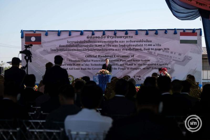 Szijj&aacute;rt&oacute; P&eacute;ter Laoszban