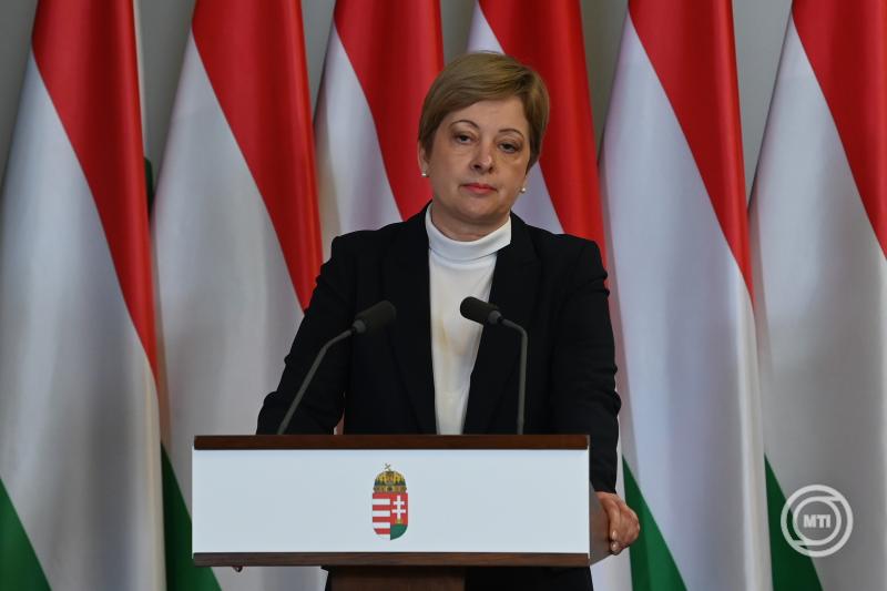 Aláírták a hároméves bérmegállapodást a Karmelita kolostorban