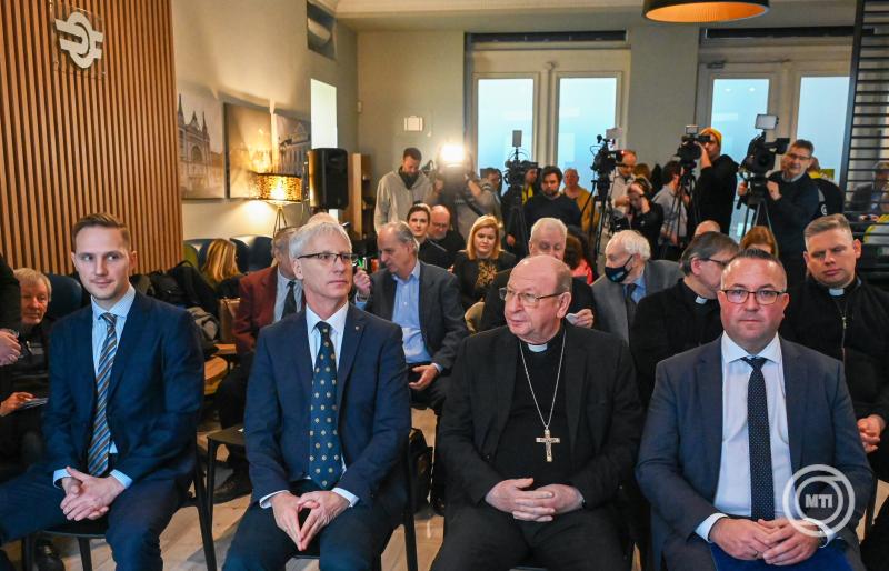 Idén is elindul a Boldogasszony zarándokvonat a csíksomlyói búcsúba