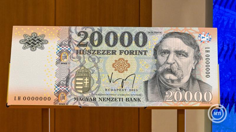 Aláírta az MNB új elnöke a forintbankjegyet