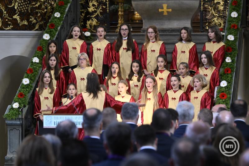 Átadták a felújított tihanyi bencés apátságot