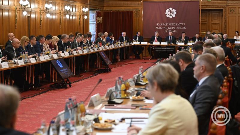 A Kárpát-medencei Magyar Képviselők Fórumának plenáris ülése Budapesten