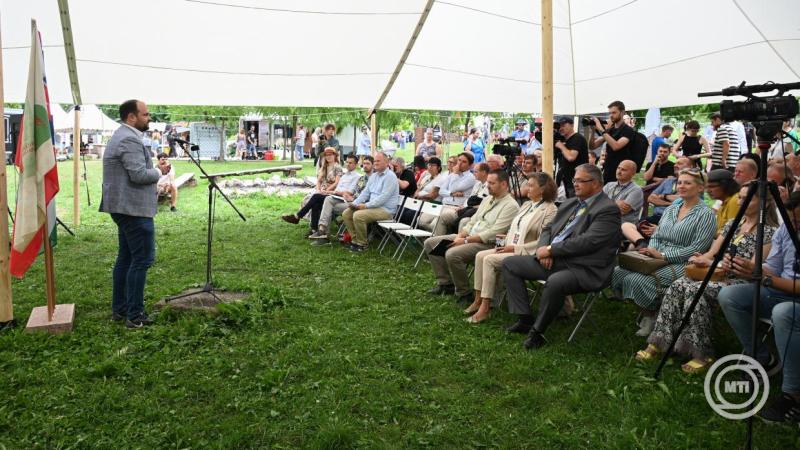 A Gombaszögi Nyári Tábor megnyitója