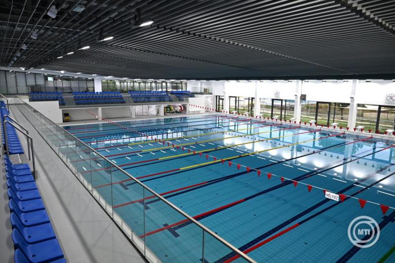 Átadták a Sipos Márton Sportuszodát Szekszárdon