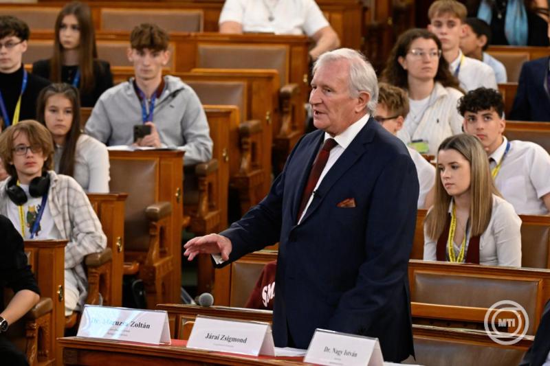 Gyermek- és Ifjúsági Parlament az Országházban