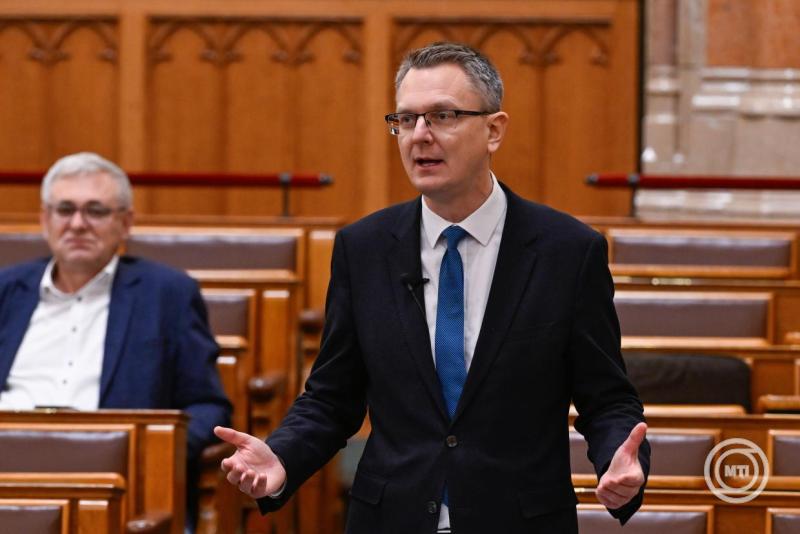 Az Országgyűlés rendkívüli ülése