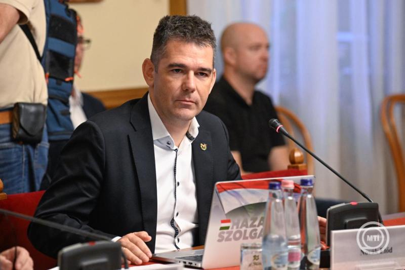 Az Országgyűlés honvédelmi és rendvédelmi bizottságának ülése