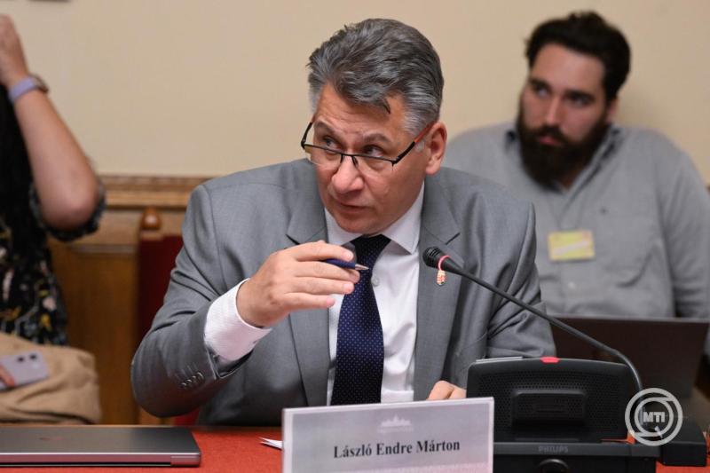 Az Országgyűlés honvédelmi és rendvédelmi bizottságának ülése