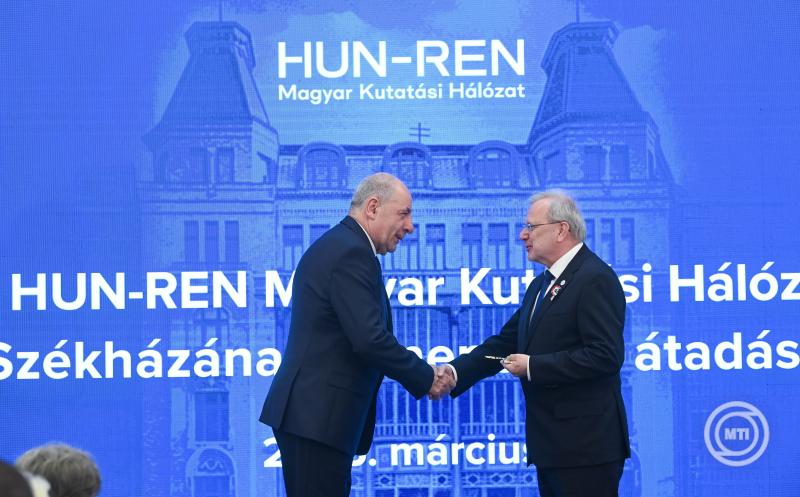 Átadták a HUN-REN új székházát