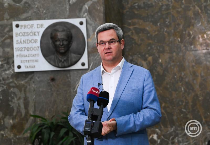 Takács Péter és Szentkirályi Alexandra tájékoztatója Budapesten