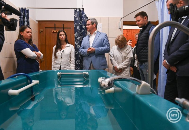 Takács Péter és Szentkirályi Alexandra tájékoztatója Budapesten