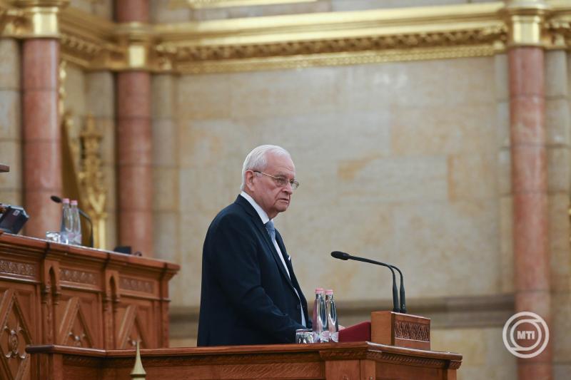 A Keresztény Civil Szervezetek Országos Fórumának a szenvedélybetegségekről tartott tanácskozása az Országházban