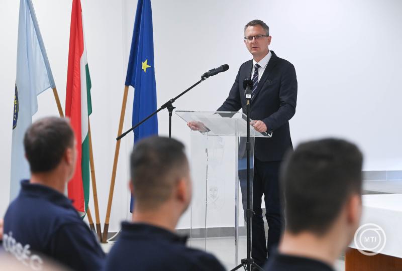 A Szerbiába és a bolgár-török határra induló rendőri kontingensek búcsúztatása Budapesten