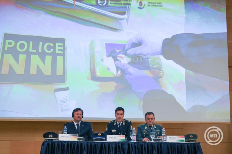 T&ouml;bb mint f&eacute;l tonna kokaint foglaltak le a magyar hat&oacute;s&aacute;gok egy nemzetk&ouml;zi akci&oacute;ban