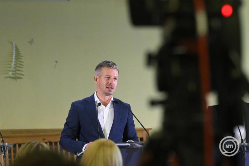 Sajtótájékoztató a gyermekvédelmi rendszerről készített jelentésről