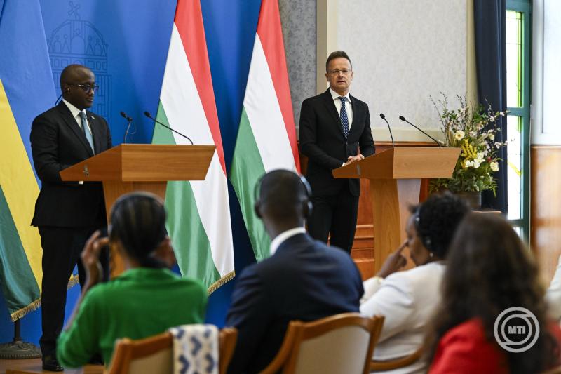 Szijjártó Péter fogadta a ruandai külügyminisztert