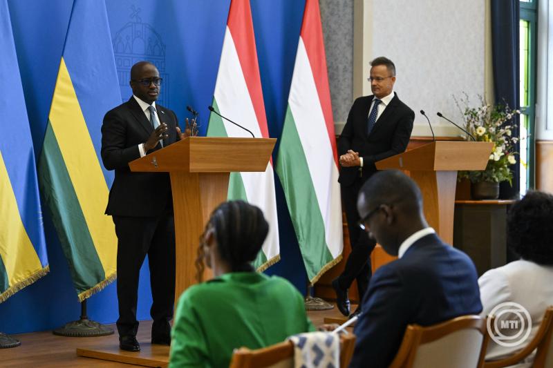 Szijjártó Péter fogadta a ruandai külügyminisztert