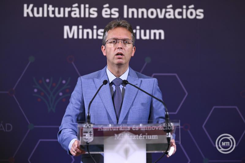 Sajtótájékoztató a családi adókedvezmény-intézkedésről
