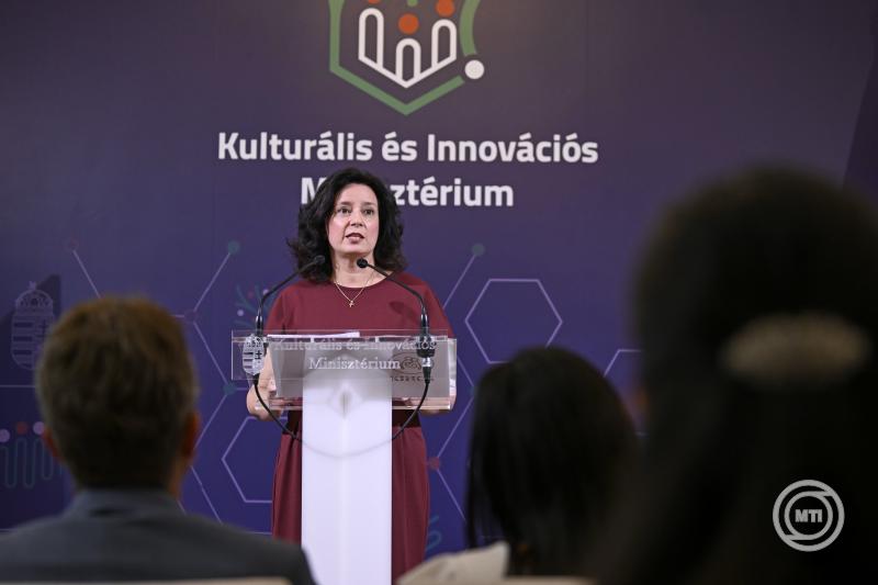 Sajtótájékoztató a családi adókedvezmény-intézkedésről