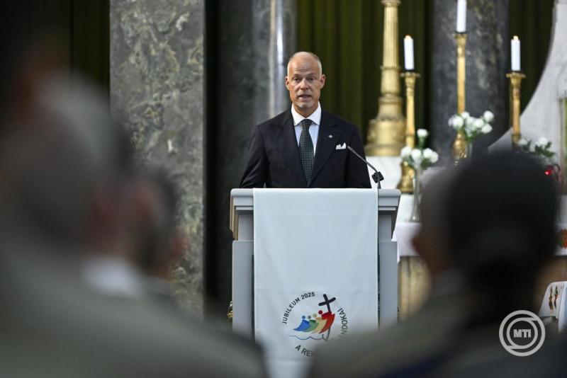 Ifjú honvédtisztek kinevezési ünnepsége Budapesten