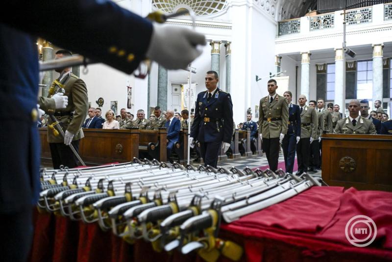 Ifjú honvédtisztek kinevezési ünnepsége Budapesten