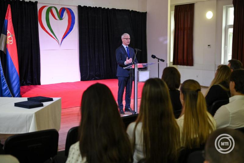 Nemzetisgi tanulmnyi sztndjak tadja Budapesten a Nikola Tesla szerb oktatsi intzmnyben