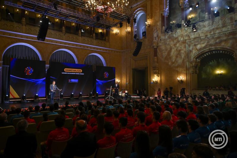 A Kárpát-medencei technikumok II. kiválósági gálája a Pesti Vigadóban