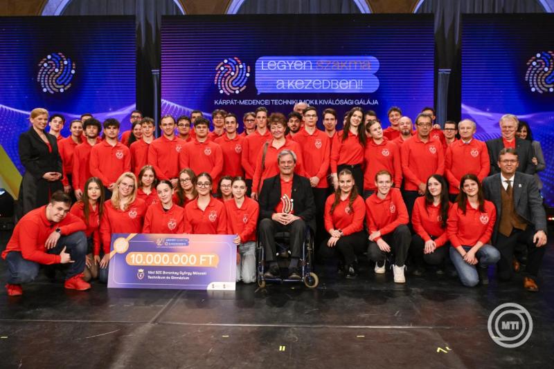 A Kárpát-medencei technikumok II. kiválósági gálája a Pesti Vigadóban