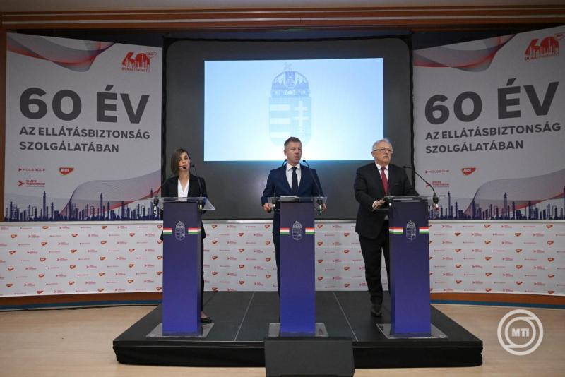 Rendkívüli sajtótájékoztató a Mol Dunai Finomítójában Százhalombattán