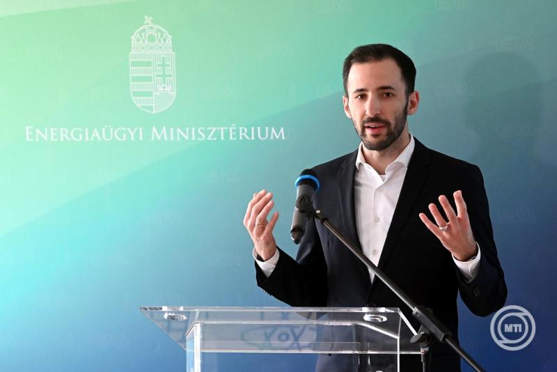 Sajtótájékoztató az Energiaügyi Minisztériumban az AI Start 500 program elindításáról