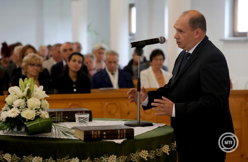 Hálaadó istentisztelet a 30 éves tiszújvárosi református templomban