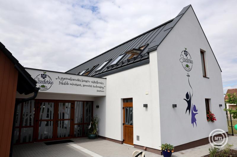 A Szederke Bölcsőde átadóünnepsége Tiszaújvárosban