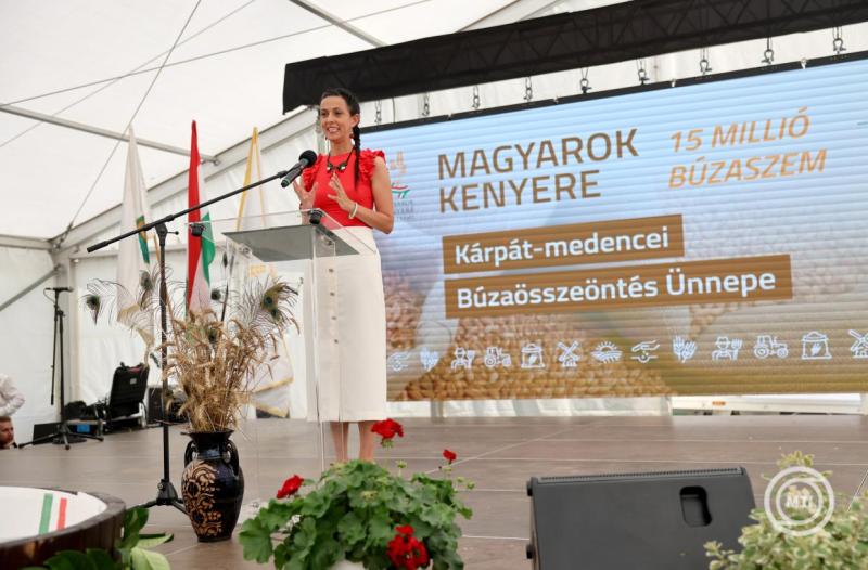 Megtartották a Magyarok Kenyere program idei Kárpát-medencei Búzaösszeöntő Ünnepségét