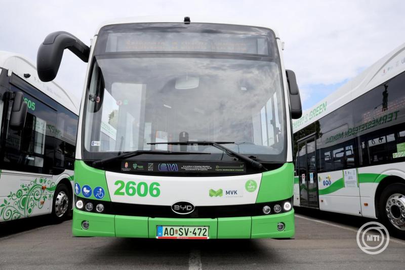 K&ouml;rnyezetk&iacute;m&eacute;lő, kl&iacute;masemleges BYD elektromos aut&oacute;buszok &aacute;llnak forgalomba Miskolcon