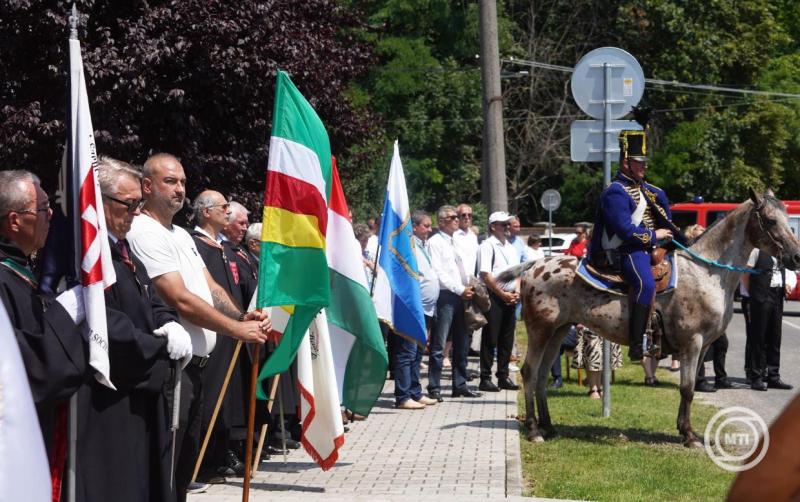 A Szent Király Szövetség találkozójának megnyitója a Csallóközben