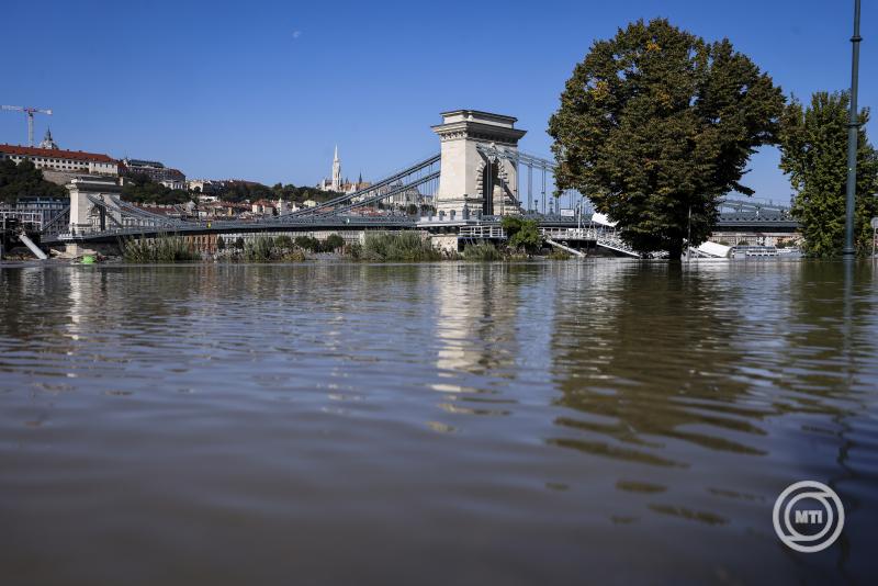 Árvíz - Levonuló árhullám Budapesten