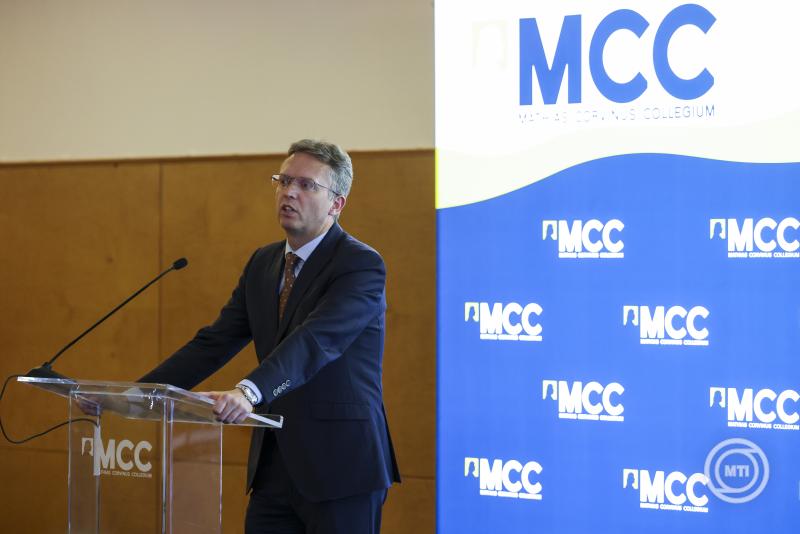 Az MCC Közéleti programok és vitaakadémia képzésein résztvevők diplomaosztó ünnepsége