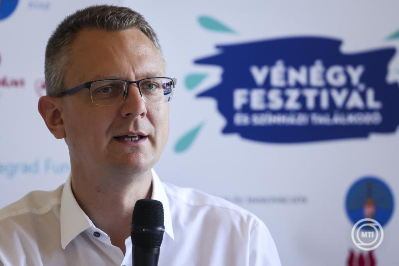 Bemutatták az idei VéNégy Fesztivál és Színházi Találkozó programját