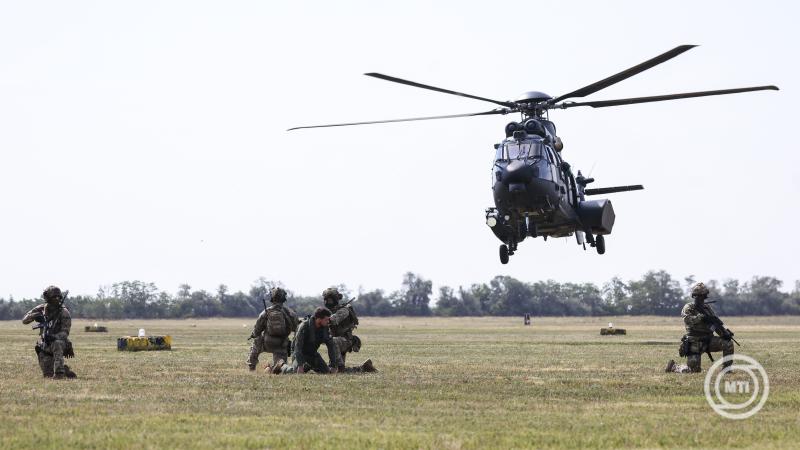 Teljessé vált a Magyar Honvédség közepes kategóriájú, többfeladatú helikopterflottája