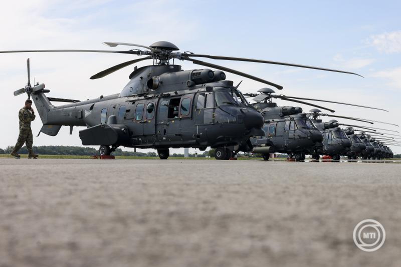 Teljessé vált a Magyar Honvédség közepes kategóriájú, többfeladatú helikopterflottája