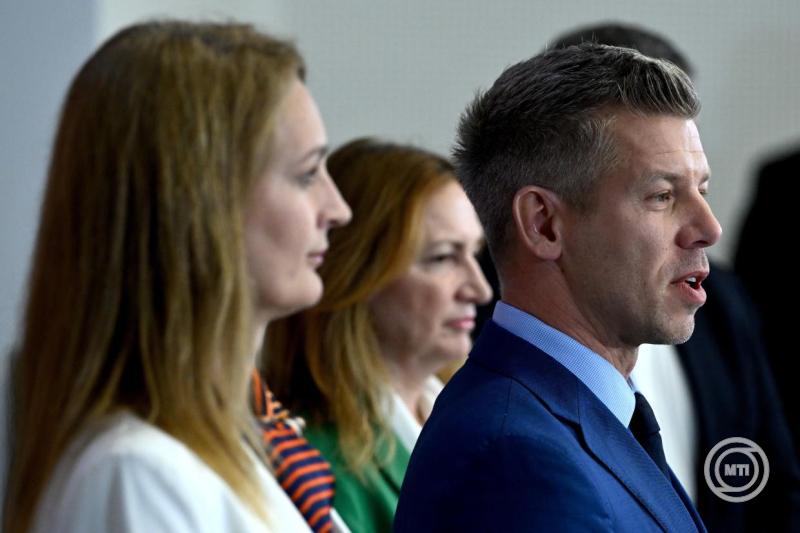 Sajtótájékoztató a Tisza Párt frakciójának első üléséről