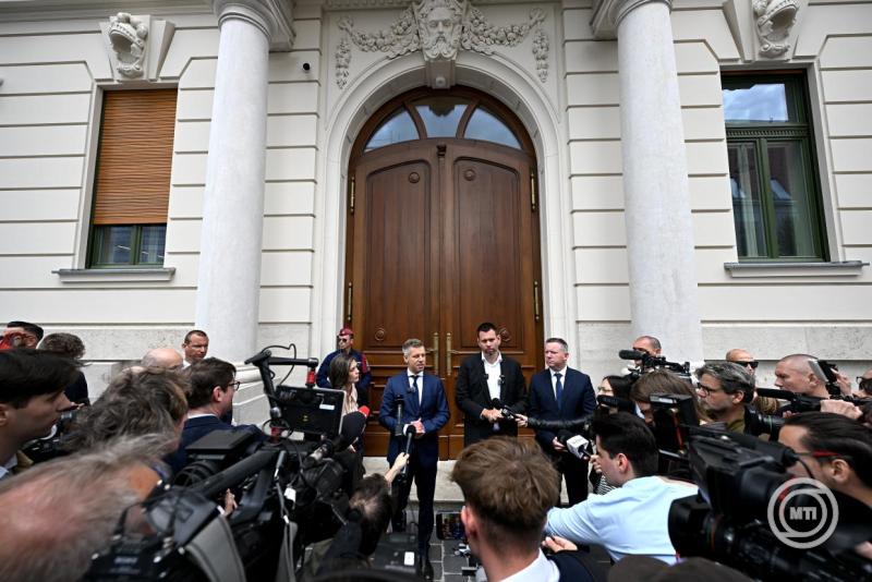 Lebontották a Karmelita kolostort övező kordont