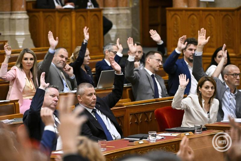Az Országgyűlés rendkívüli ülése