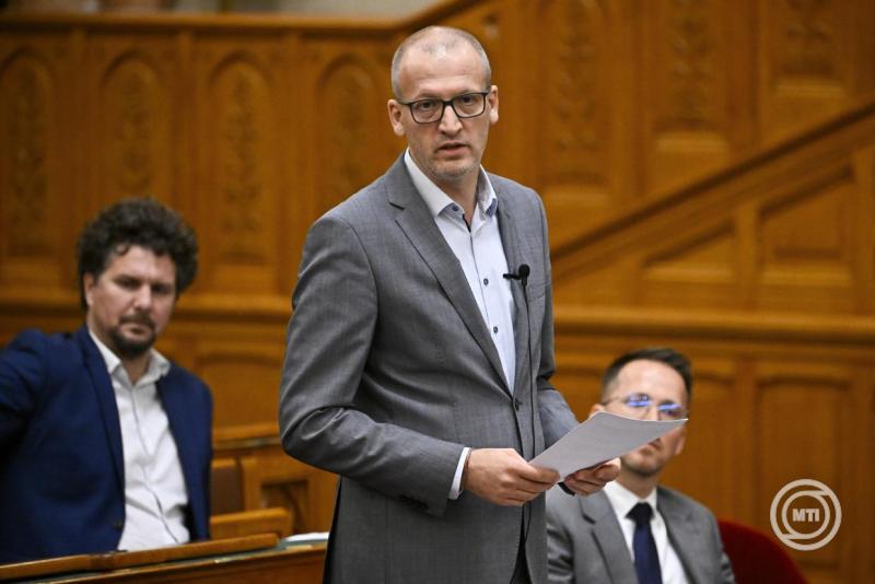 Az Országgyűlés rendkívüli ülése