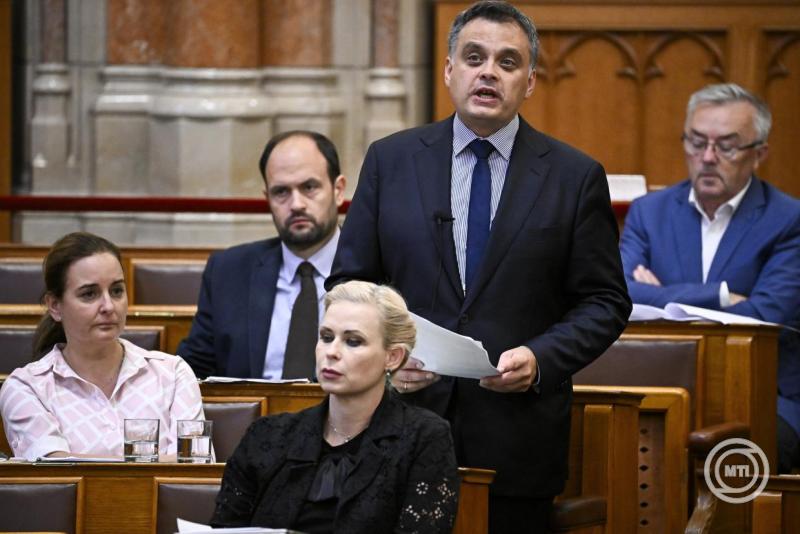 Az Országgyűlés rendkívüli ülése