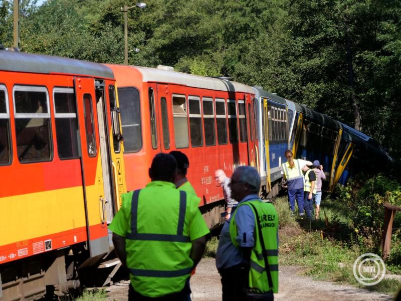 Kisiklott egy vonat több kocsija Magyarkút megállóhelynél
