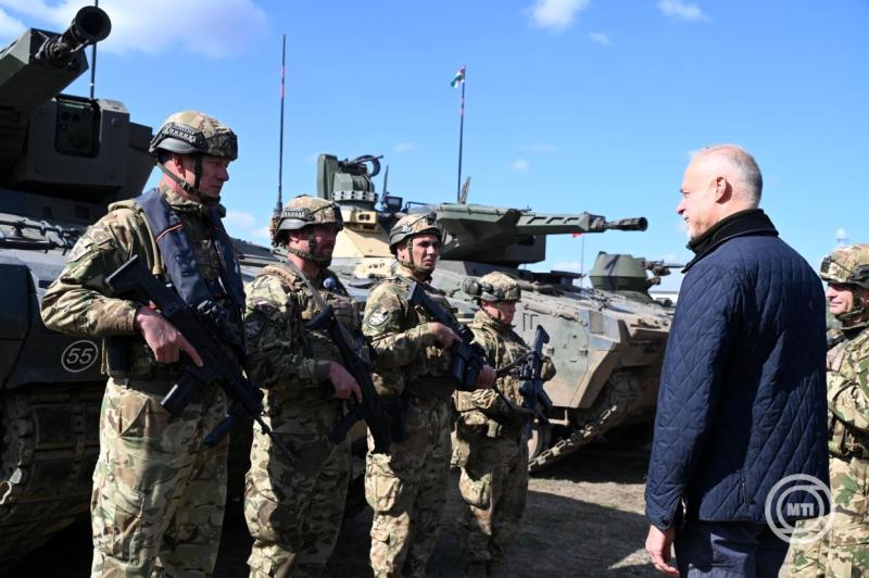 Az Adaptive Hussars 2025 országvédelmi gyakorlat Martfű-Vezseny tiszai átkelése