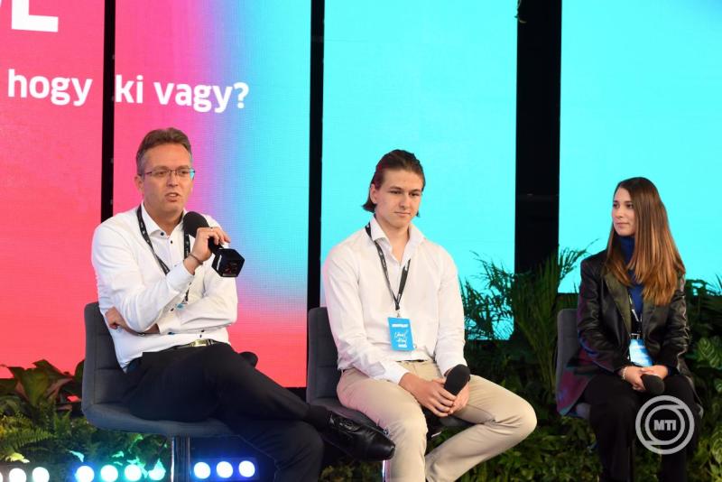 Hankó Balázs a Brain Bar panelbeszélgetésén