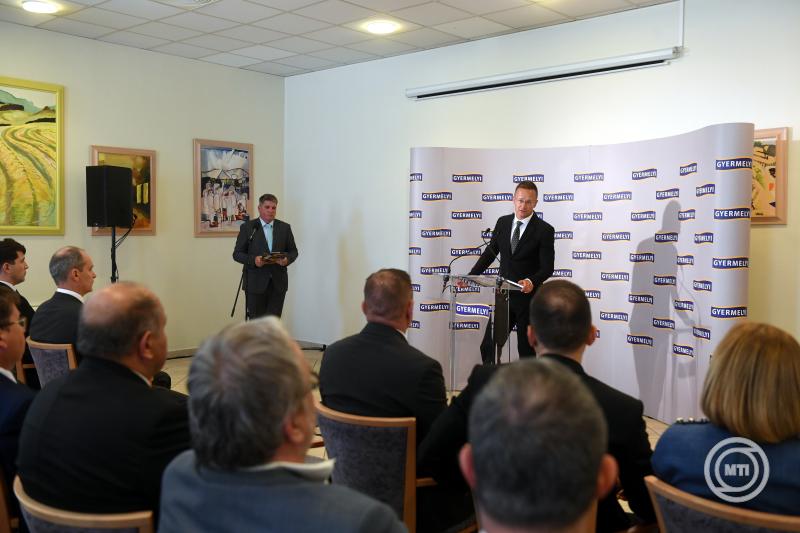 Új magasraktár alapkőletételi ünnepsége a Gyermelyi Zrt.-nél