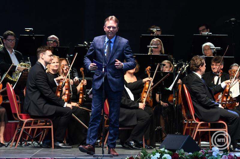 Operettest a gödöllői Grassalkovich-kastély díszudvarán